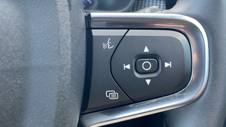 Volvo XC40 2.0 B3P Plus Dark 5dr Auto Petrol Estate